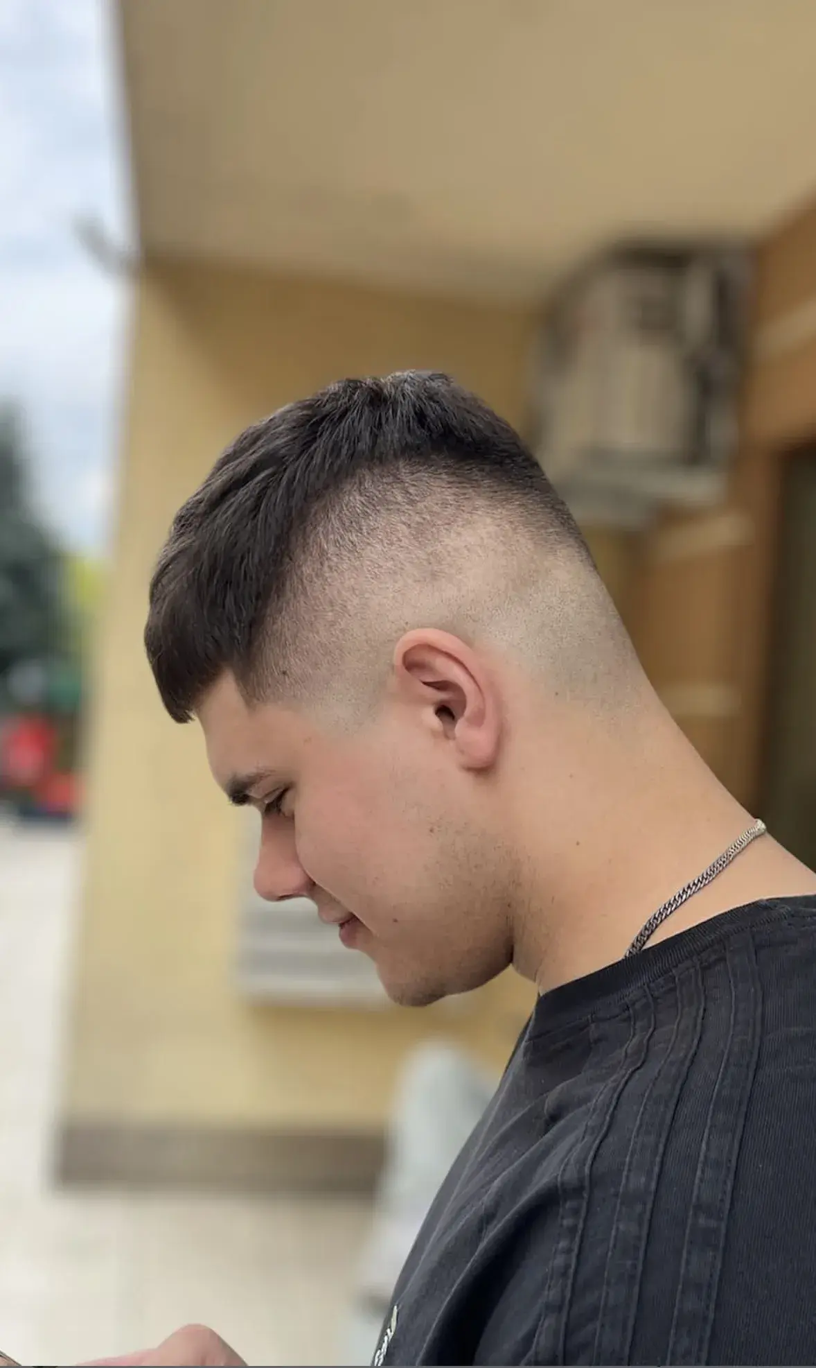 Nowoczesne strzyżenie męskie w barbershopie Wola-2