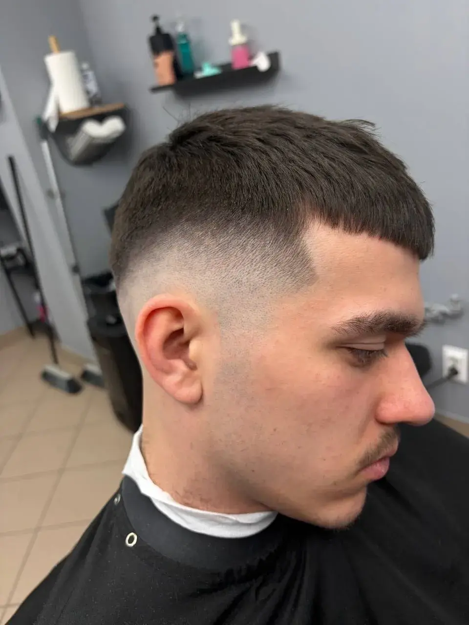 Nowoczesna fryzura męska wykonana w Cut&Go Wola-1