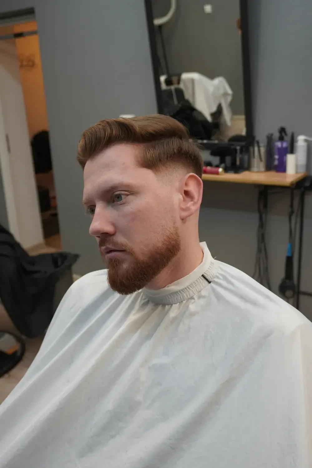 Cut&Go Barbershop wnętrze Chłodna